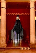 Sipario in velluto rosso con arlecchino 