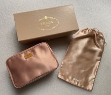 Prada, lotto con beauty-case