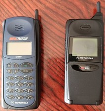 CELLULARE MOTOROLA 8900 + d460 - CARICABATTERIA - MANUALE - CUSTODIA - VINTAGE