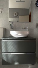 mobile bagno sospeso con lavabo, miscelatore e specchio con luce led