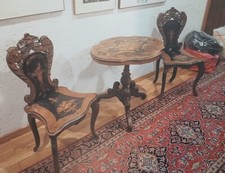 Set Tirolese Stile Edelweiss: 2 Sedie e 1 Tavolo in Noce Intarsiato