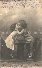 Bacio bambino neonati 