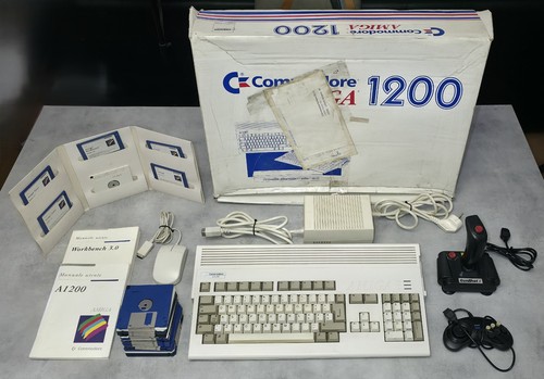 Commodore amiga 1200 - commodore,
