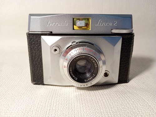 Fotocamera vintage italiana