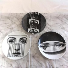 Fornasetti Tema e Variazioni Set di 3 piatti vintage 26,5 cm 10,4 pollici da collezione