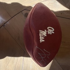 Calcio firmato Lane Kiffin Ole