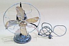 Antico ventilatore da tavolo