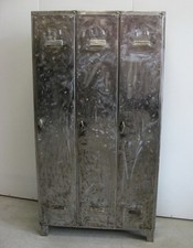 Armadio in ferro a tre
