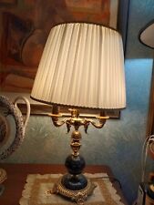 LAMPADA DA TAVOLO IN OTTONE E BASE IN MARMO TRE LUCI CON PARALUME