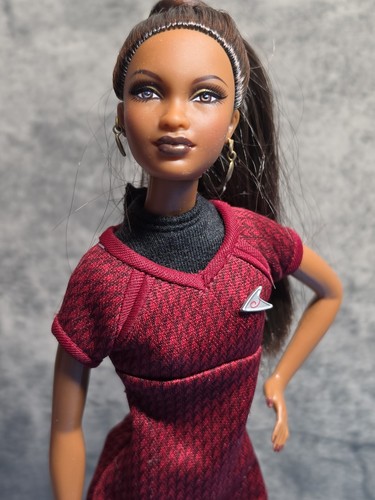 Star trek barbie zoe saldana - trek,