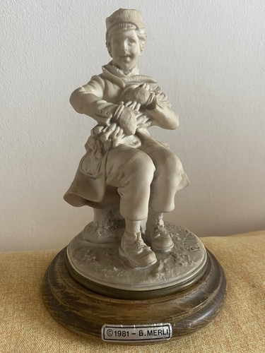 Statuina figura giovinetto
