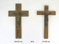 DUE CROCIFISSI ANTICHI LEGNO