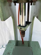 Pressa pneumatica universale 5t