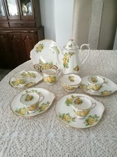ROYAL ALBERT BONE CHINA - SET