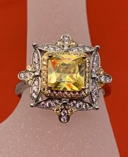 Anello donna elegante color argento con quarzo giallo e pietre zirconi