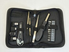 Set Attrezzi Multiuso Con Custodia Zip Acqua & Sapone Cacciaviti Chiavi Cutter