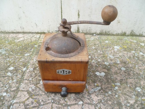 Macinino legno con cassetto - in,