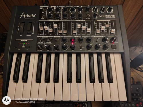 Arturia minibrute - arturia,