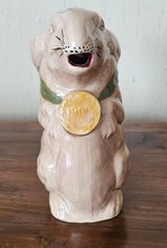 Brocca coniglio in maiolica francese con la medaglia del 1900 di Barbotine France