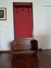 Appendiabiti da Parete In Legno Noce, mensola, Base d'appoggio e Scarpiera.