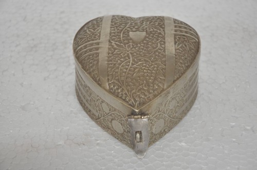Vintage bianco metallo con - vintage,