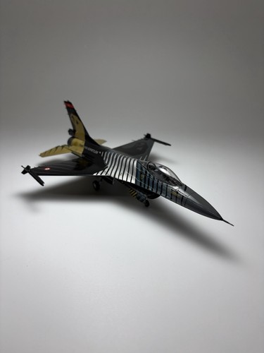 Revell 16c solo türk - f-16c, 1/72