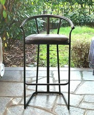 Sgabello da bancone,tavolo alto in acciaio smaltato nero, schienale,poggiapiedi