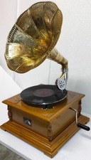 Antico grammofono HMV
