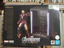 ACTION FIGURE Shfiguarts IRON MAN MARK VII & HALL OF ARMOR SET Bandai