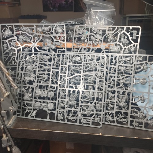 Dark vengeance minis sprue - minis, on