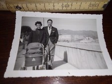 125. Antica foto. Coppia. Sfondo Messina. Peloritani. cm. 10,8X7,1 