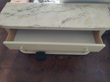 Vendo mobile camera bianco con 4 cassetti,parte superiore in marmo rosa.