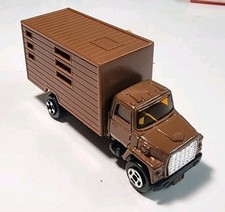 Camion trasporto cavalli/bestiame Ford marrone senza marchio HO pressofuso/plastica VHTF