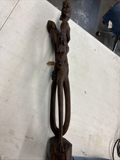 Scultura astratta in legno