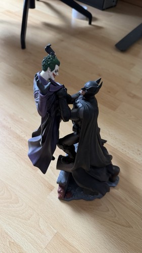 Statua batman arkham origins - arkham,