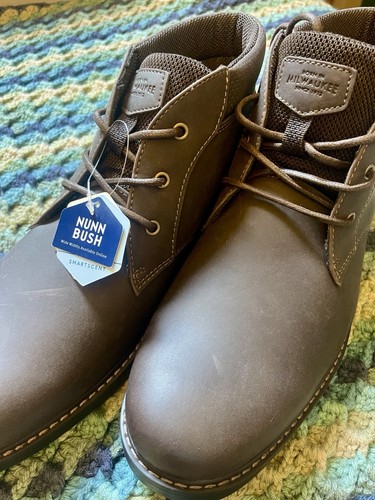 Stivaletti chukka stringati