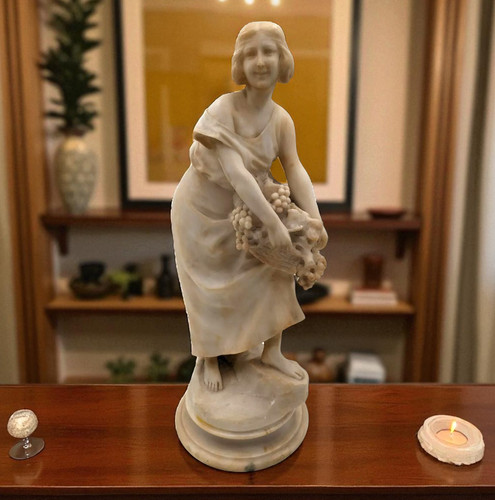 Scultura contadina con frutta - contadina,