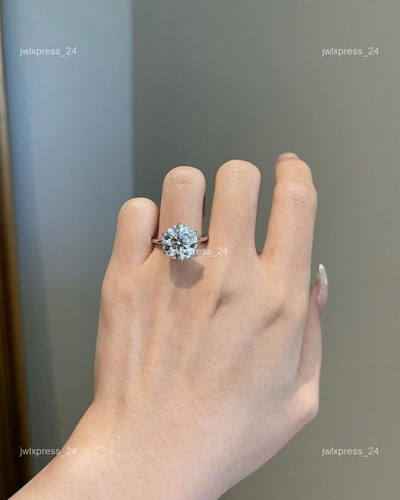 Anello aprile solitario