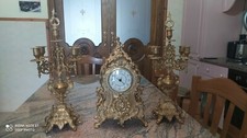 Set di ottone Candelabri E Orologio