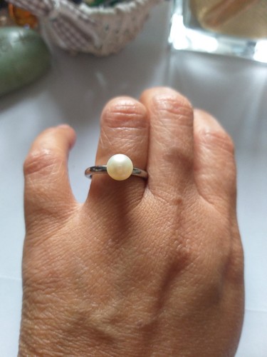 Anello con una perla - con,