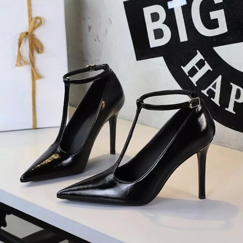 Decolte nera con - nera,