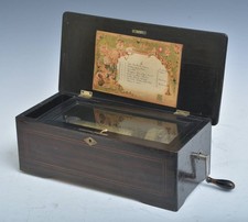 Carillon a cilindro vittoriano Mermod Freres con piano intarsiato, circa 1890