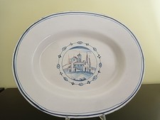 Vecchio piatto decorativo in ceramica dipinta a mano