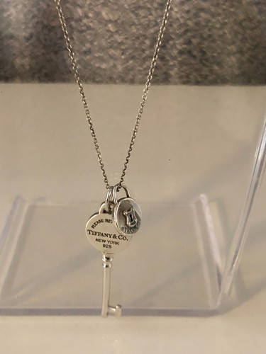 Collana ciondolo chiave - e,