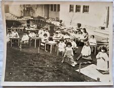 FOTO FOTOGRAFIA SCUOLA MATERNA BAMBINI TRA I BANCHI - ANNI 30 ? - ORIGINALE