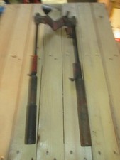 ATTREZZO per AUTO OFFICINA  per SMONTARE AMMORTIZZATORI SOSPENSIONI ?