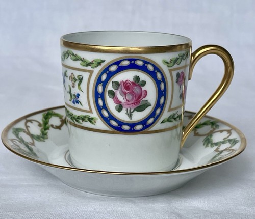 Belle tasse sous a - belle,