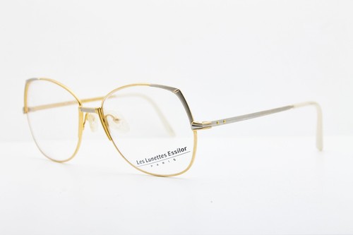 Les lunettes essilor - les,