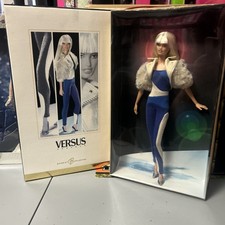 Barbie mattel versus - barbie, versace