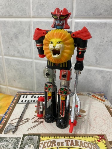 Action figure toy robot